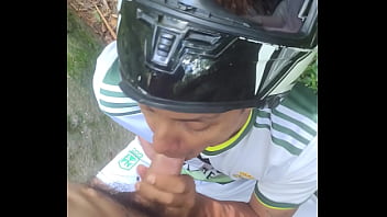 Cruising con el conductor follando en el bosque