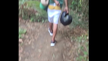 Cruising con el conductor follando en el bosque