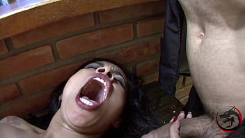 Paguei minha dívida comendo o cu da mulher do agiota