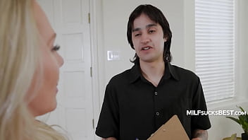 Housewife desperate for action sucks the cleaner