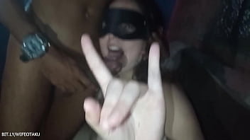 Eu amo um negão macho de pau grande e forte pra me foder humilhando corno