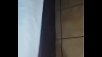 Mi prima se masturba mientras la toco