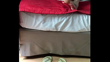 Os pés mai desejados do mundo numa cena de tirar o fôlego