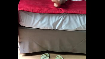 Os pés mai desejados do mundo numa cena de tirar o fôlego