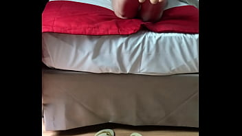 Os pés mai desejados do mundo numa cena de tirar o fôlego