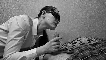 Ivypoisonsex gives a blowjob and lets her pussy fuck