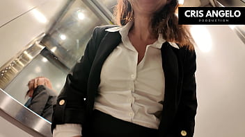 Apagon españa blackout spain bloquée dans l'ascenseur elle finit par baiser son voisin marié part 02