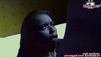 Heiße schlampe bekommt einen dicken schwanz