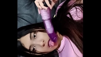 La amiga de mi madre me dejó grabarla como da la mejor chupada