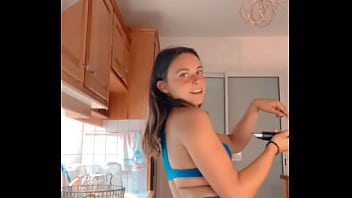 Vient voir ce que t’a cuisinière de prépare comme vidéo aujourd’hui