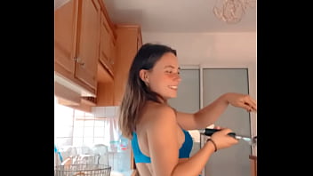 Vient voir ce que t’a cuisinière de prépare comme vidéo aujourd’hui