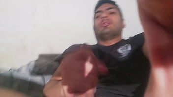 Sexy numero uno masturbacion pene grande hasta acabar muy de cerca en la cama masturbacion