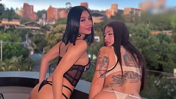 Hot threesome with two beautiful colombian sluts