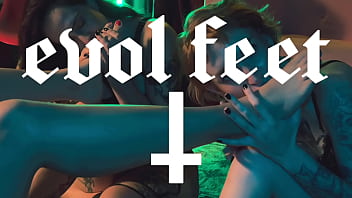 Please suck my sticky toes