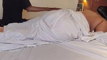 Não resisti e fudi com meu vizinho