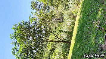 Chamei minha cunhada pra passear no parque e ela ficou se exibindo pra mim toda tarada