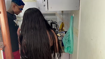 Enganei minha vizinha ninfeta e ainda comi ela na casa dela