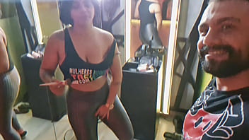 Fode cast coroa marido mete a rola sem camisinha na coroa safada