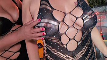 Fode cast coroa marido mete a rola sem camisinha na coroa safada