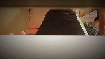 Rapidinha com morena gostosa gozando no oral curitiba