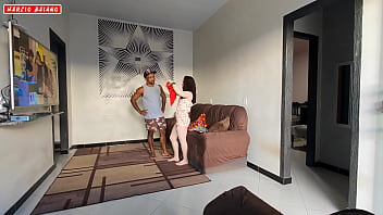 Fui visitar uma amiga minha e levei presente pra outra que mim pegou fudendo no quarto Fui visitar uma amiga minha e levei presente pra outra que mim pegou fudendo no quarto