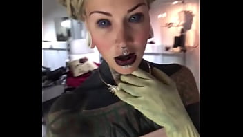 Sexy posing on the set what’s your go to pose for the camera #setlife #modelvibes #posingconfidence #inkedmode