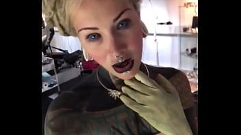 Sexy posing on the set what’s your go to pose for the camera #setlife #modelvibes #posingconfidence #inkedmode