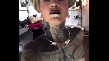 Sexy posing on the set what’s your go to pose for the camera #setlife #modelvibes #posingconfidence #inkedmode