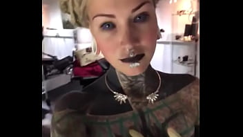 Sexy posing on the set what’s your go to pose for the camera #setlife #modelvibes #posingconfidence #inkedmode