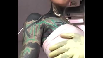 Sexy posing on the set what’s your go to pose for the camera #setlife #modelvibes #posingconfidence #inkedmode