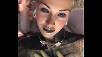 Sexy posing on the set what’s your go to pose for the camera #setlife #modelvibes #posingconfidence #inkedmode