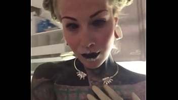 Sexy posing on the set what’s your go to pose for the camera #setlife #modelvibes #posingconfidence #inkedmode