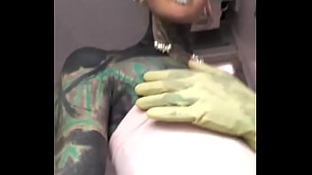 Sexy posing on the set what’s your go to pose for the camera #setlife #modelvibes #posingconfidence #inkedmode