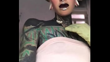 Sexy posing on the set what’s your go to pose for the camera #setlife #modelvibes #posingconfidence #inkedmode