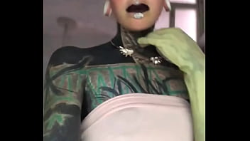 Sexy posing on the set what’s your go to pose for the camera #setlife #modelvibes #posingconfidence #inkedmode