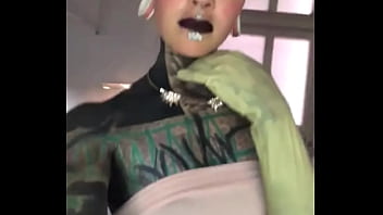 Sexy posing on the set what’s your go to pose for the camera #setlife #modelvibes #posingconfidence #inkedmode