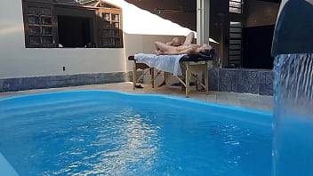 Massage in the pool the therapist couldn't hold back and made her cum in his mouth