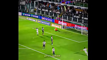 Barreal colocando galinhada na madeira