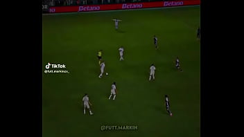 Barreal colocando galinhada na madeira