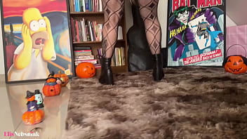 Loira gostosa se fantasia e faz festa de halloween particular se masturbando até gozar elis nebsniak