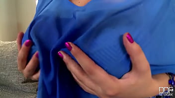 Proudly shows her beauties