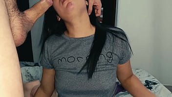 Madrastra caliente me quiere follar y entra a mi habitacion porque tienes dias sin follar