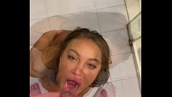 Monika fox licking suck and got a mouthful of piss in the shower
