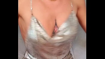 Samedi soir shake shake shake your boobies demande moi un contenu privé