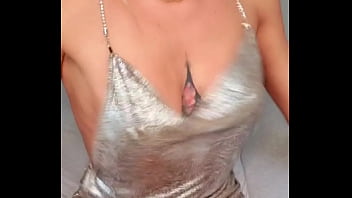 Samedi soir shake shake shake your boobies demande moi un contenu privé