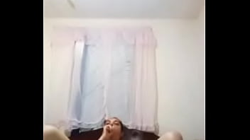 Me encanta salir del baño y enseñarles mi culo