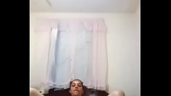 Me encanta salir del baño y enseñarles mi culo