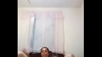 Me encanta salir del baño y enseñarles mi culo