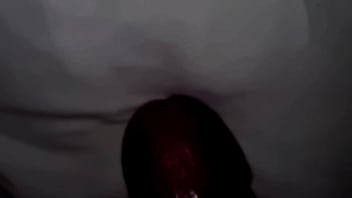 Assolo sborrata scopa il letto della matrigna e sborra con un cazzo durissimo