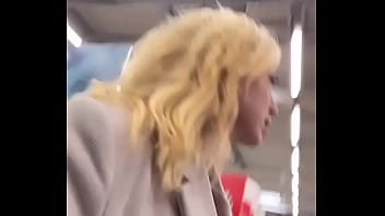 Vidéo complète ce vendredi me suis godée dans les vestiaires d’un